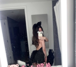 新到娇小美丽的女生
